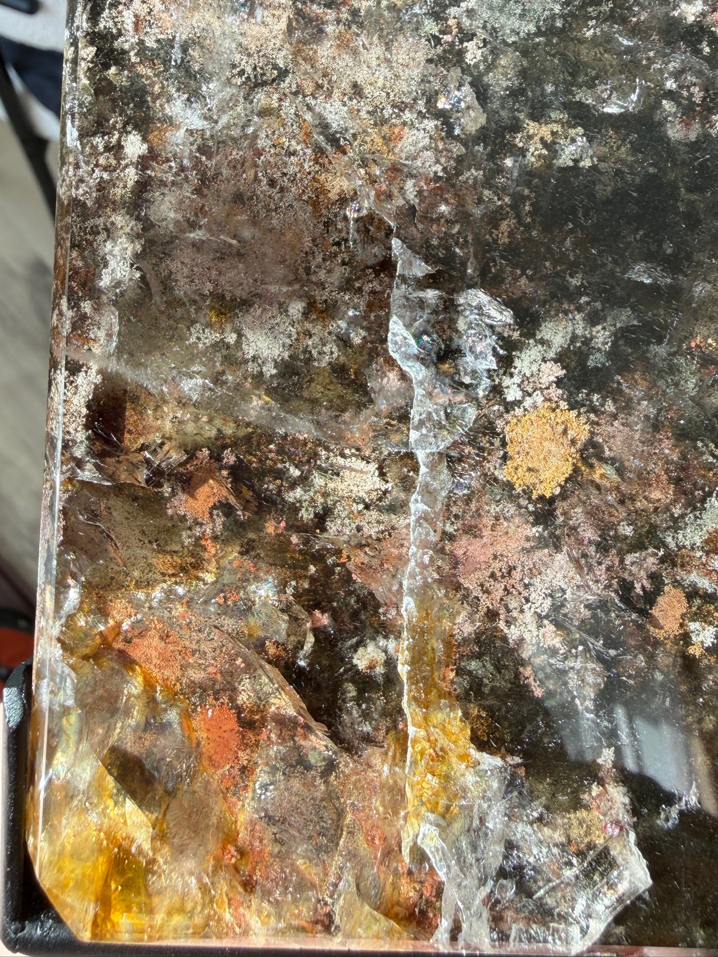 Large Garden Quartz Slab on Stand