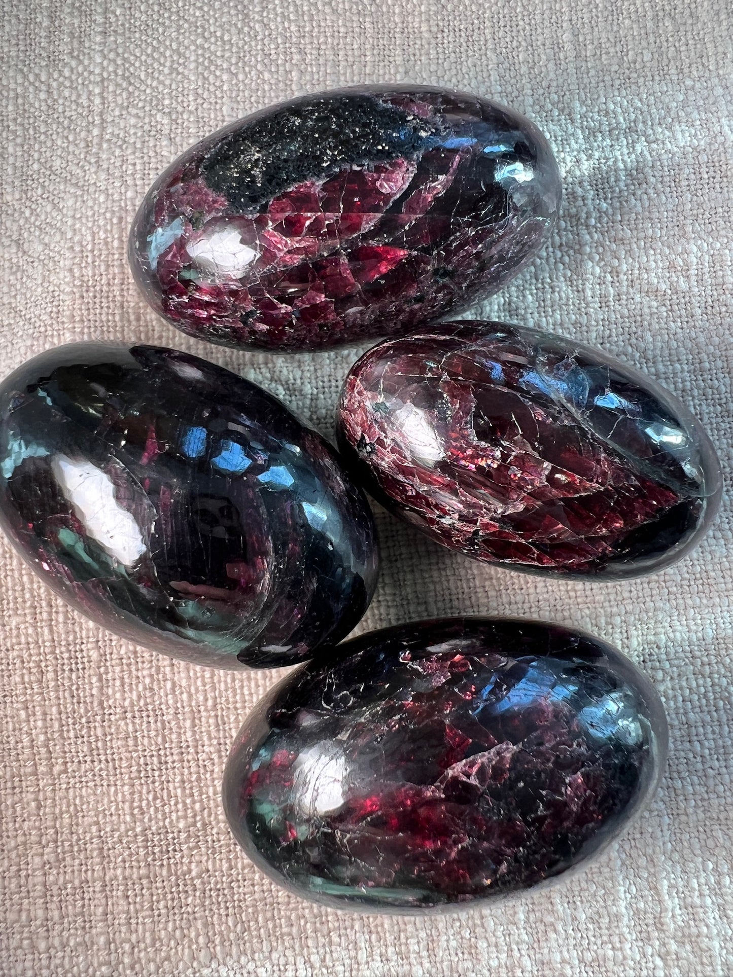 Rhodolite Garnet Shiva